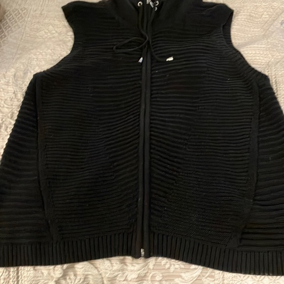 BLACK KNIT ZIPPERED SWEATER VEST - Picture 4 of 4